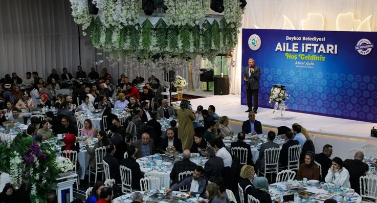 Beykoz Belediye Başkanı Murat Aydın, Çavuşbaşı Kasrı'nda 1200 belediye personeliyle