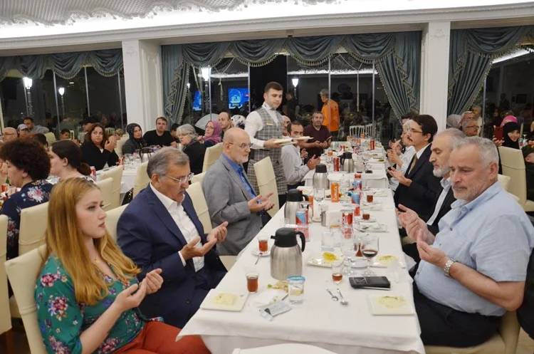 Beykoz'da şehit ve gazi aileleri için iftar sofrası 5 iftar