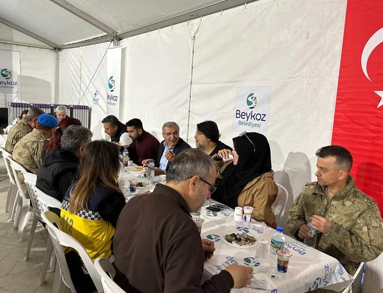 Beykoz ve Hatay’daki ilk iftarlardan görüntüler 2 iftar beykoz 10 1ESWVSPV4h