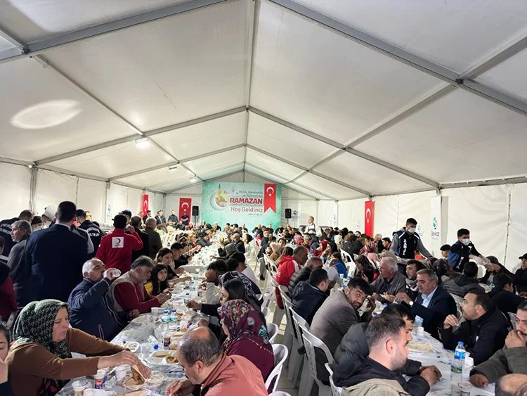 Beykoz ve Hatay’daki ilk iftarlardan görüntüler 4 iftar beykoz 9 vBJSj51Ghb