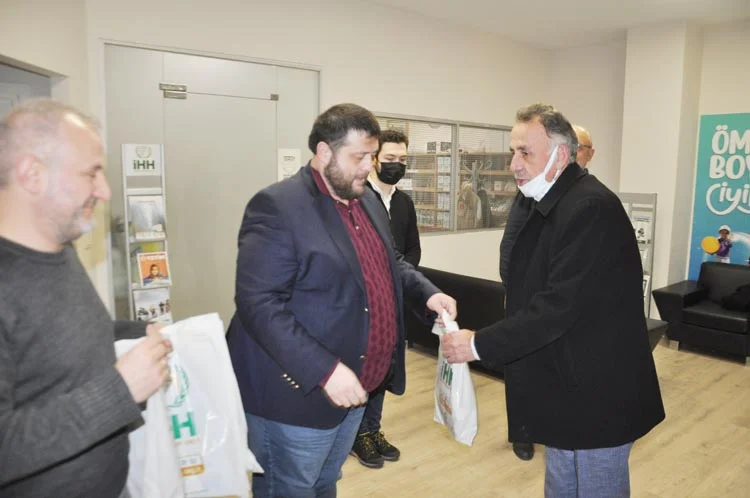 Beykoz yöre derneklerine İHH kumbarası 3 ihh dernek beykoz 1 0Q7OASUHmf