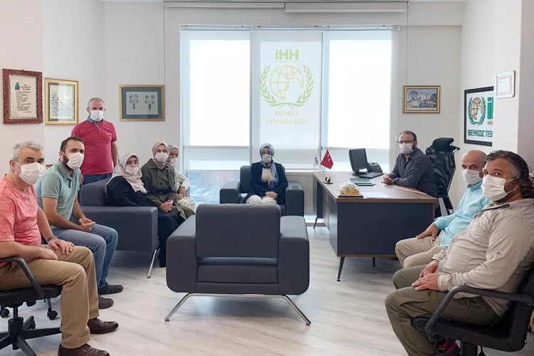 Beykoz Kaymakamı Esengül Korkmaz Çiçekli İHH Beykoz Temsilciliği'ne iade-i ziyarette