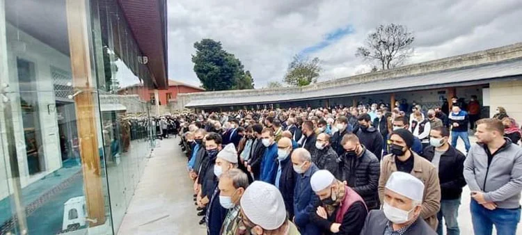 Beykoz'u yasa boğan İlayda gözyaşlarıyla uğurlandı 1 ilayda cenaze 1 N6TJ0iBIpt