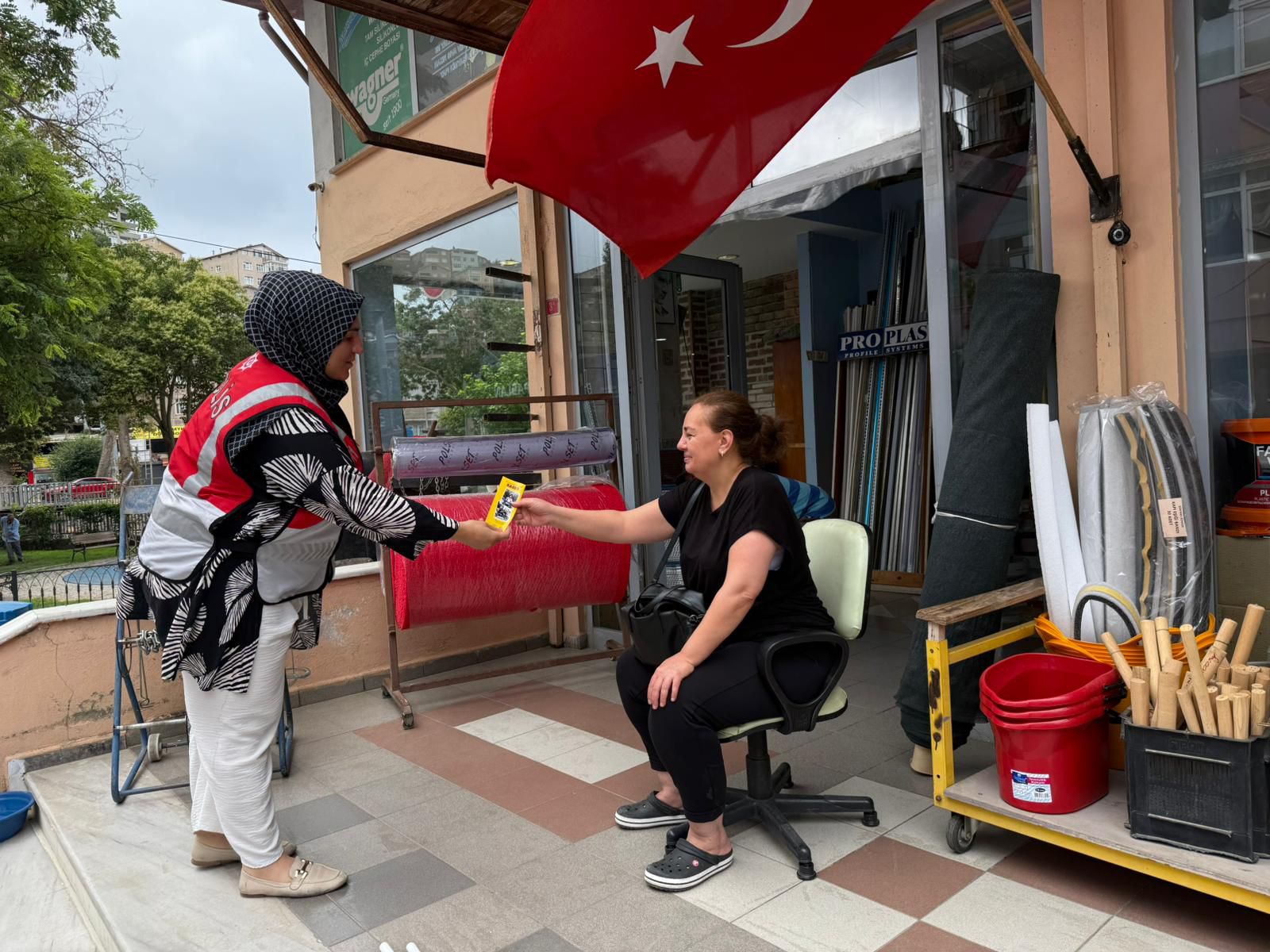 Beykoz İlçe Emniyet Müdürlüğü ekipleri, kadınları aile içi şiddet ve