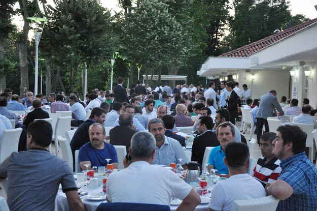 ilim yayma vakfi iftar 15 db