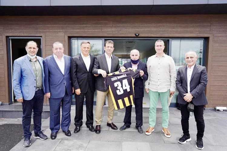 Beykoz Spor Kulübü Başkanı Zeki Aksu ve Yönetim Kurulu üyeleri,