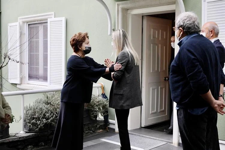 İstanbul Büyükşehir Belediye Başkanı Ekrem İmamoğlu, Beykoz’da Yılmaz ailesine taziye