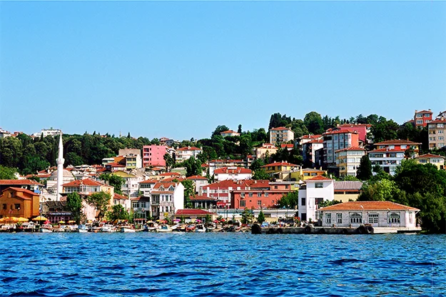 İstanbul Boğazı’nın yapılaşmasını düzenleyen Boğaziçi İmar Yasası’nda değişiklik için ilk