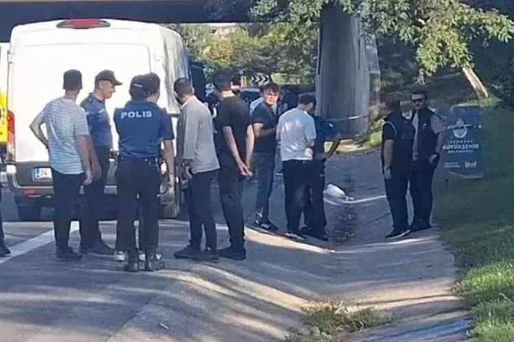 Beykoz Kavacık’ta yol kenarında pimi çekilmemiş el bombaları bulundu. 