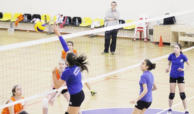 Eczacıbaşı Takımı karşılaşmadan 4-0 galip ayrılırken, ilk iki sette Beykoz