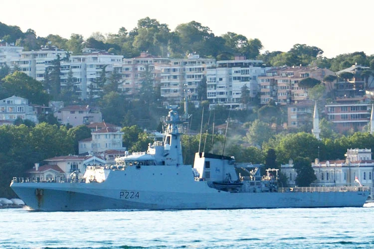 İngiliz donanmasına ait P224 borda numaralı HMS Trent isimli açık