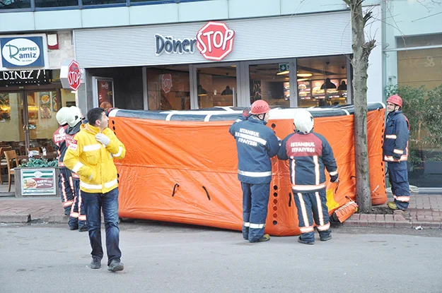 Beykoz Rüzgarlıbahçe Mahallesi’nde bir iş merkezinin çatısına çıkan genç intihar