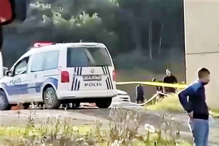 Beykoz Kavacık Mahallesi Soğuksu güzergâhına doğru uzanan viyadükte bir kişi