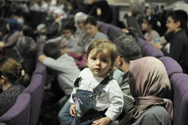 Beykoz, devlet tiyatroları oyunlarının yanı sıra her hafta sonu çocuk