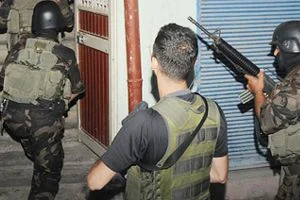 Narkotik Suçlarla Mücadele Şube Müdürlüğü Beykoz’da operasyon düzenledi. Operasyona helikopter