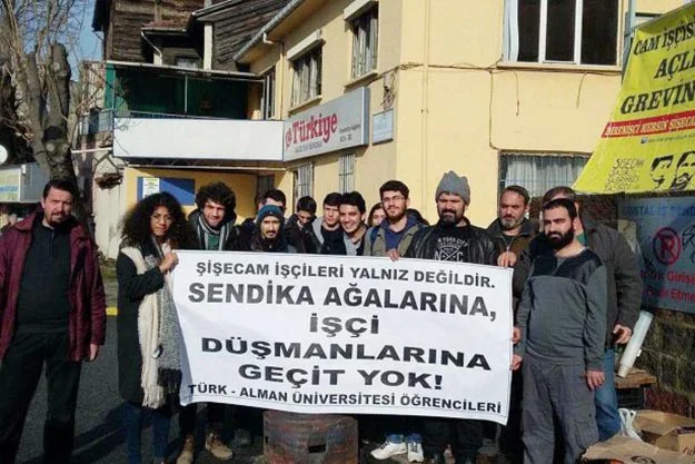 Beykoz Türk-Alman Üniversitesi öğrencileri, direnişlerinin 55'inci günündeki Şişecam işçilerine destek