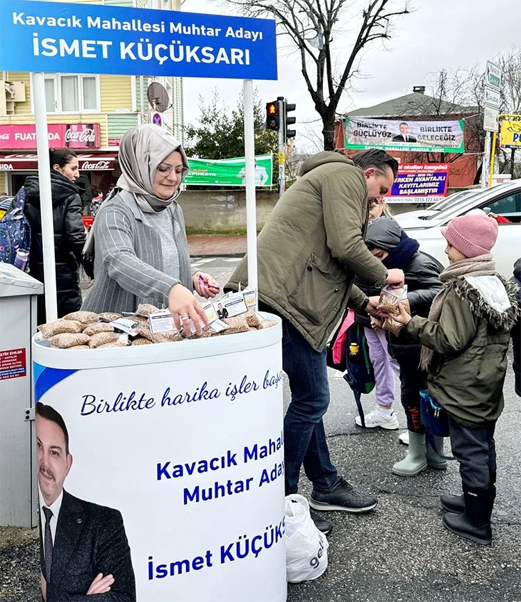 Beykoz’da muhtar adayı kedi maması dağıttı 2 ismet 1 5fkGokyvUM