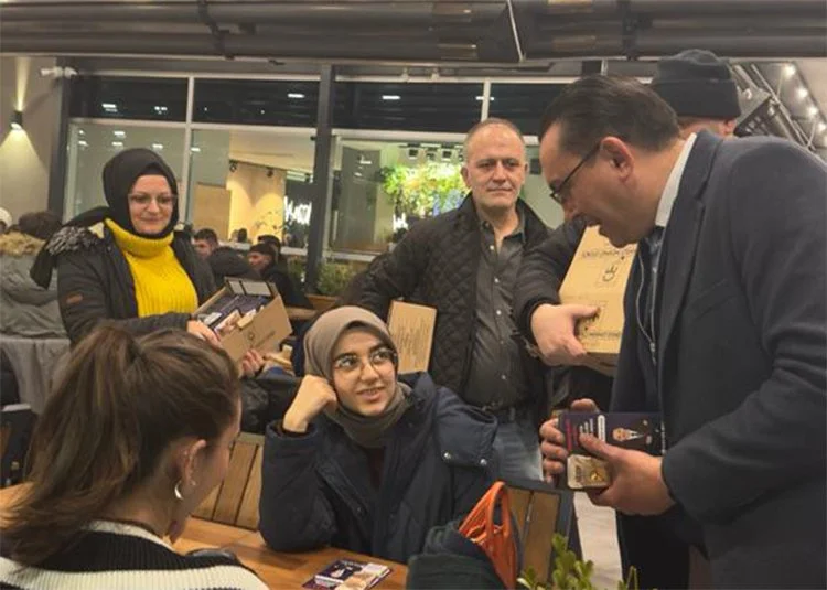 Muhtar adayı Beykoz Kahvecisinde seçim çalışması yaptı 1 ismet kapak 1 0Y3 iUKWvd