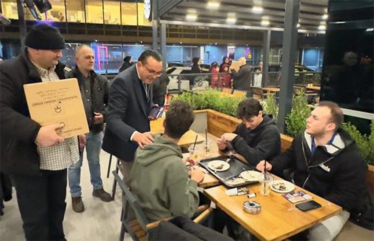 Muhtar adayı Beykoz Kahvecisinde seçim çalışması yaptı 4 ismet kapak 4 xnMrqmwB X