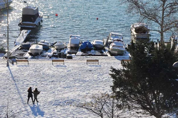 Yılbaşı gecesi başlayan yoğun kar yağışı Beykoz'da oldukça farklı manzaralar