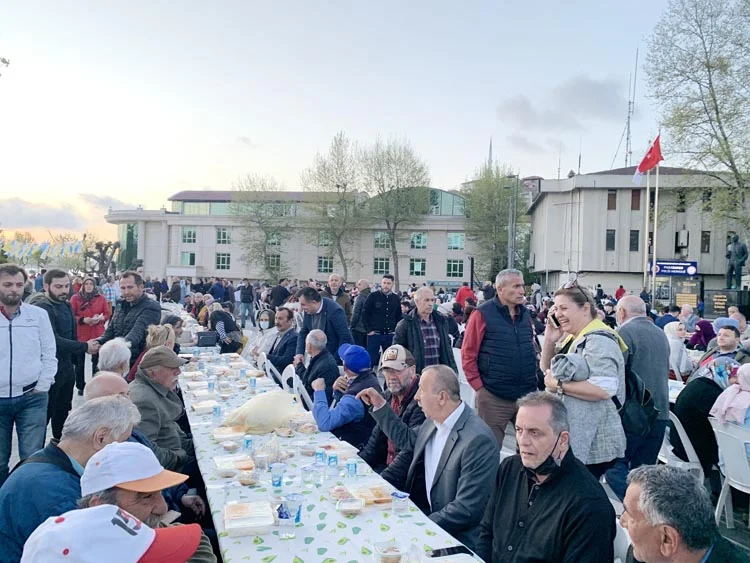 İYİ Partililer Beykoz Belediye Meydanını doldurdu 3 iyi iftar beyk EoZ4ShsWiL