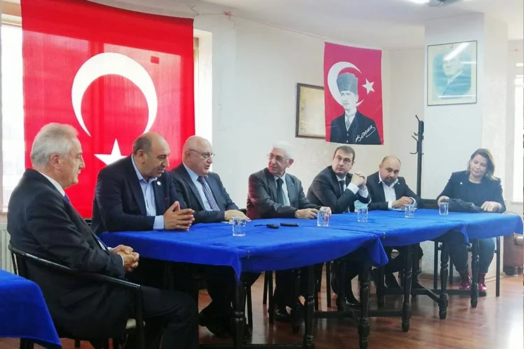 İYİ Parti Beykoz'da yağmur çamur dinlemedi 4 iyi parti beykoz