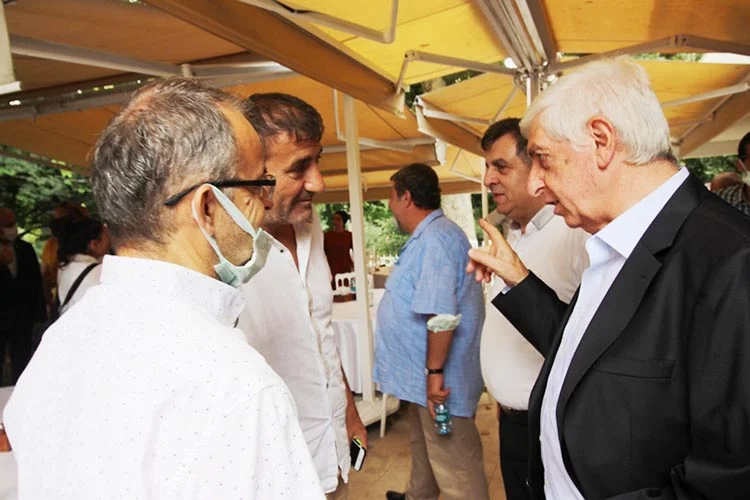 iyi parti beyk F01FY2RjoB