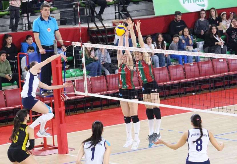 Beykoz Belediyesi Voleybol takımı İzmir’den mağlup döndü 2 izmir voleybol 3 RJ949 0f5y