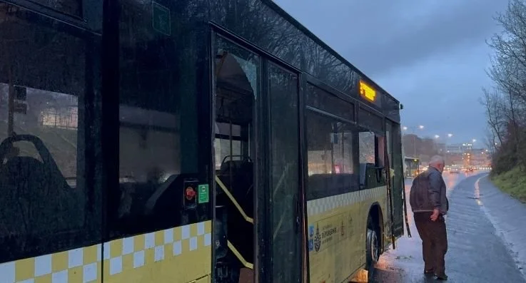 Fatih Sultan Mehmet Köprüsü Beykoz Kavacık çıkışında İETT’ye bağlı yolcu