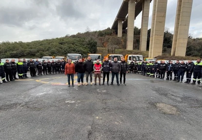 Beykoz Belediyesi, ilçede etkili olmaya başlayan kar yağışıyla 65 araç