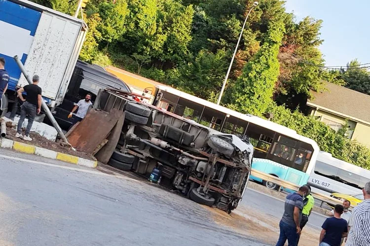 Beykoz Soğuksu Viyadüğünden süratli olduğu iddia edilen damacana yüklü kamyonet,