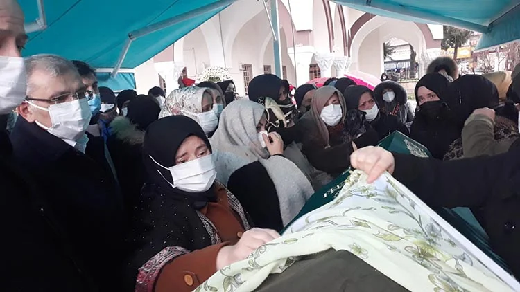 AK Parti Beykoz İlçe Kadın Kolları Başkanı Gaye Zayıf’ın annesi