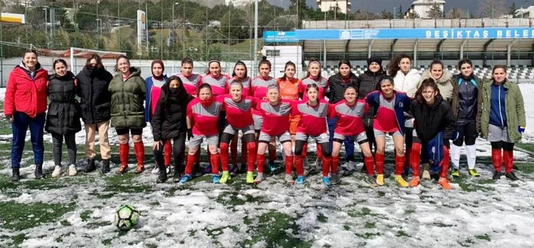 TFF Kadınlar Futbol 3. Liginde Beykoz'u temsil eden Rüzgarlıbahçespor sezona