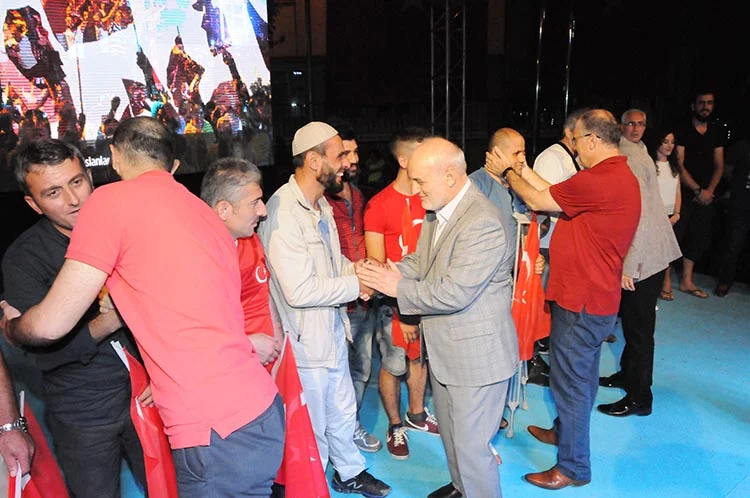 Beykozlu demokrasi şehitlerinin aileleri ve gaziler, darbe girişimi gecesi yaşadıklarını,