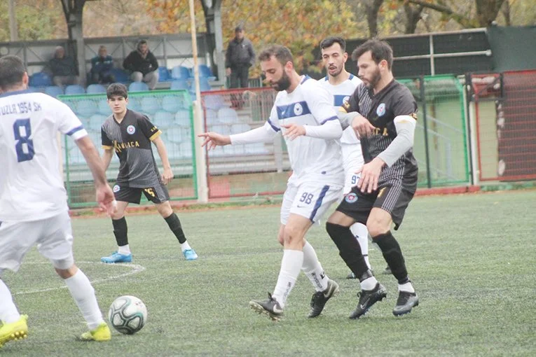 İstanbul 1.Amatör Ligde kötü hava şartları nedeniyle 2 kez ertelenen