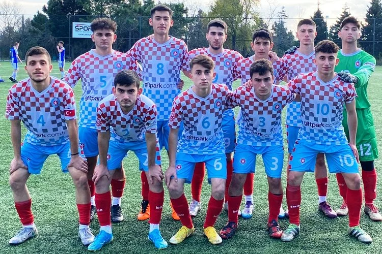 İstanbul U18 Yaş 39. Grubundaki karşılaşmada Kanlıcaspor deplasmanda Beylerbeyi 75.Yıl