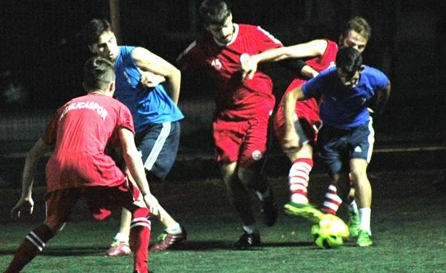 Kanlıca ve Çakmakspor'u karşı karşıya getiren sezon öncesi hazırlık maçında