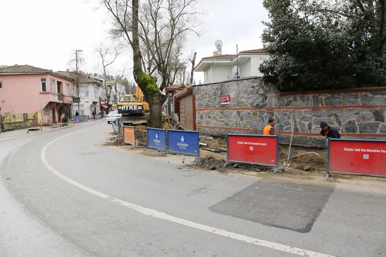 Beykoz'un turistik bölgelerinden olan Kanlıca'da meydan düzenlemesi yeniden yapılıyor.