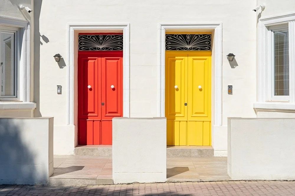 Ev dekorasyonunda genellikle göz ardı edilen kapılar, aslında mekanın genel