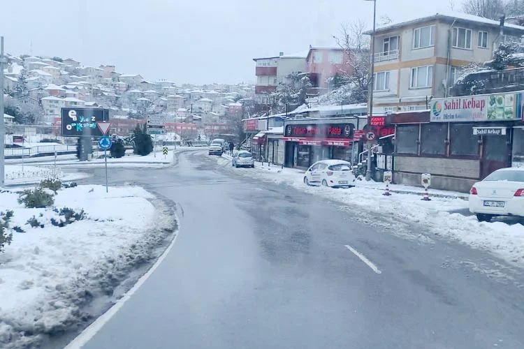 Ulaşıma kapatılan FSM mağdurlarını Beykoz kurtardı 2 kar beykoz 2 XiAAUftnK7