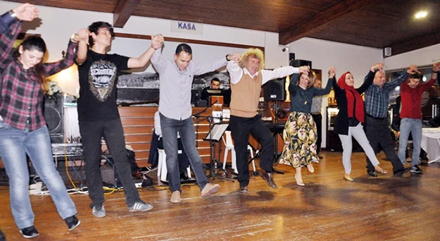 Beykoz Doğu Karadenizliler Derneği’nin Beytaş Teras Kafe’de düzenlediği gecede derneğin