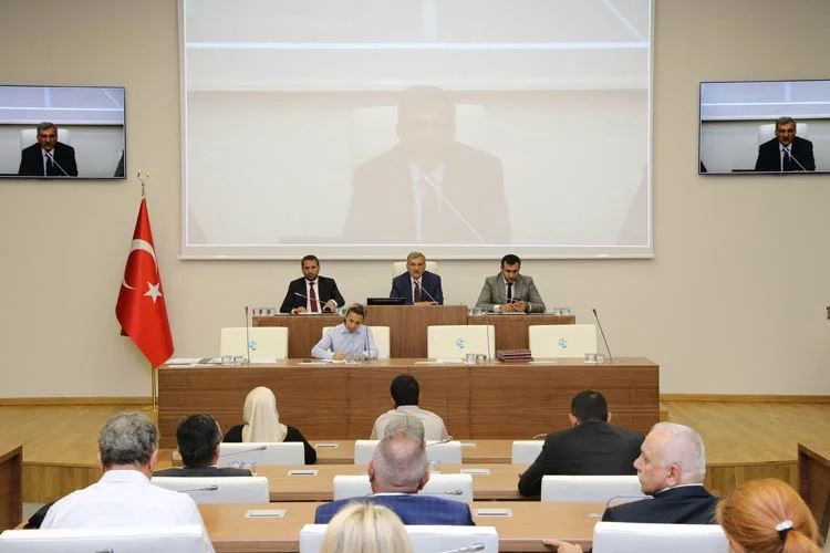 Ekrem İmamoğlu, İstanbul Büyükşehir Belediye Başkanı seçildikten sonra Meclis toplantılarını