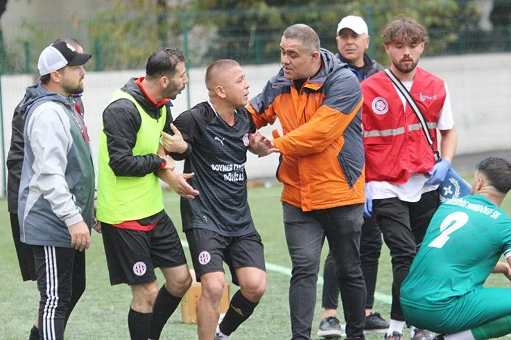Bir Beykoz takımında iki duayen futbolcu 1 kart beykoz
