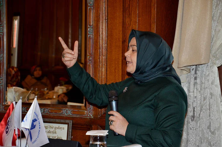 Kartal Anadolu İman Hatip Lisesi Anneler Birliği, Beykoz'da düzenlenen yemekle