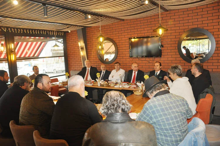 kasder genel baskani gazetecilerle bulustu