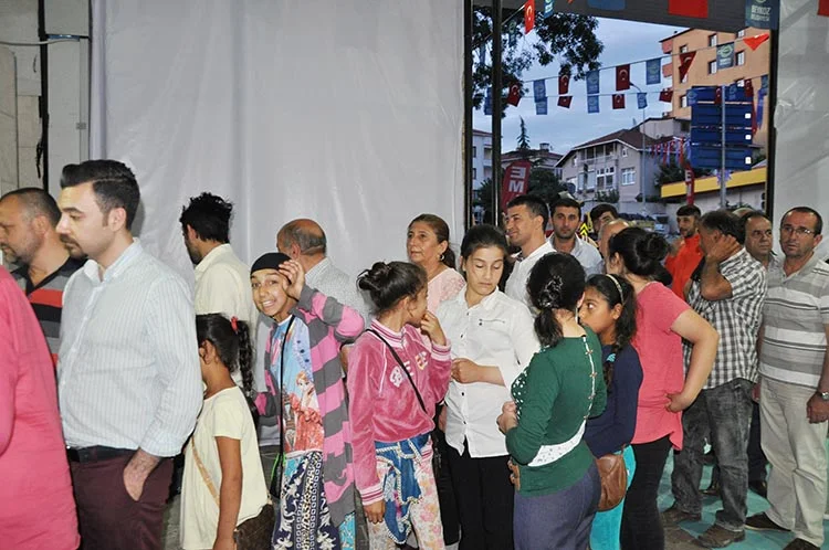 Beykoz Belediyesi, ilçedeki yöre derneklerine Gönül Sofrası kurarken de destek