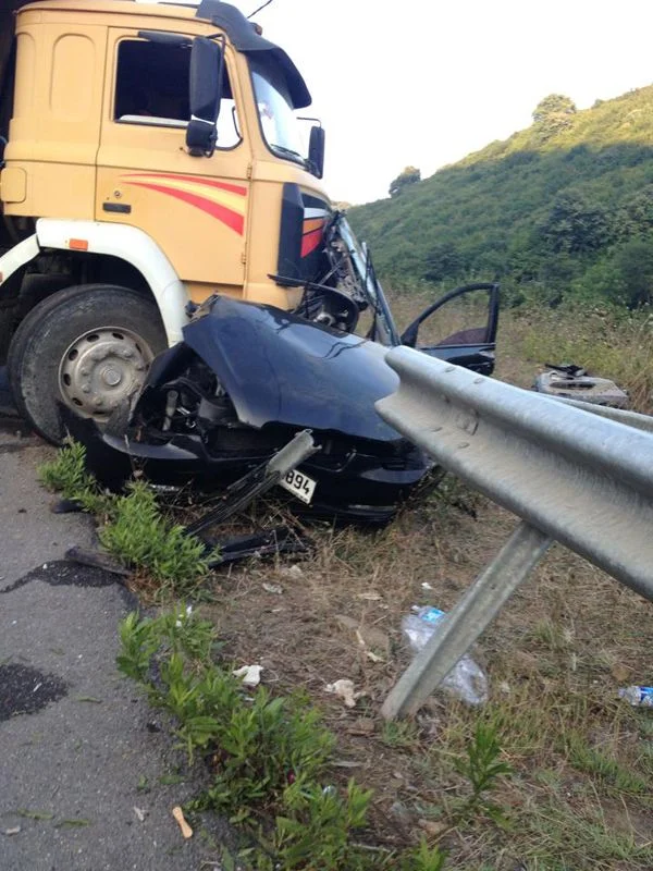 Akşam 18.30 sularında Riva Yolu üzerinde meydana gelen trafik kazasında