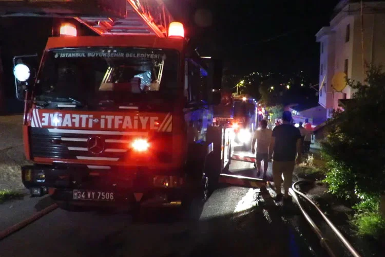 Beykoz Kavacık'ta bir evde çıkan yangında iki kadın yaralandı.