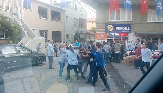 Beykoz &Ccedil;amlıbah&ccedil;e'de ger&ccedil;ekleştirilen Belediye İftarı'nın g&uuml;zelliğine g&ouml;lge d&uuml;şt&uuml; Beykoz Belediyesi,