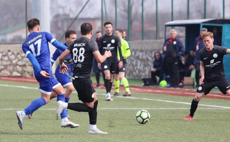 Maça yediği şok golle başlayan Kavacıkspor 4 dakika sonra genç